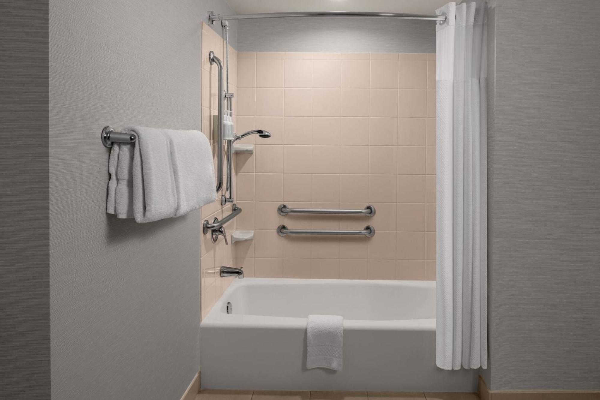 Courtyard By Marriott Capitol Hill/navy Yard Hotel Washington